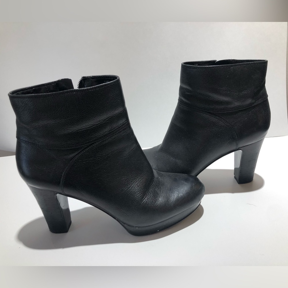 Nine West 7.5 black leather high heel black ankle boots